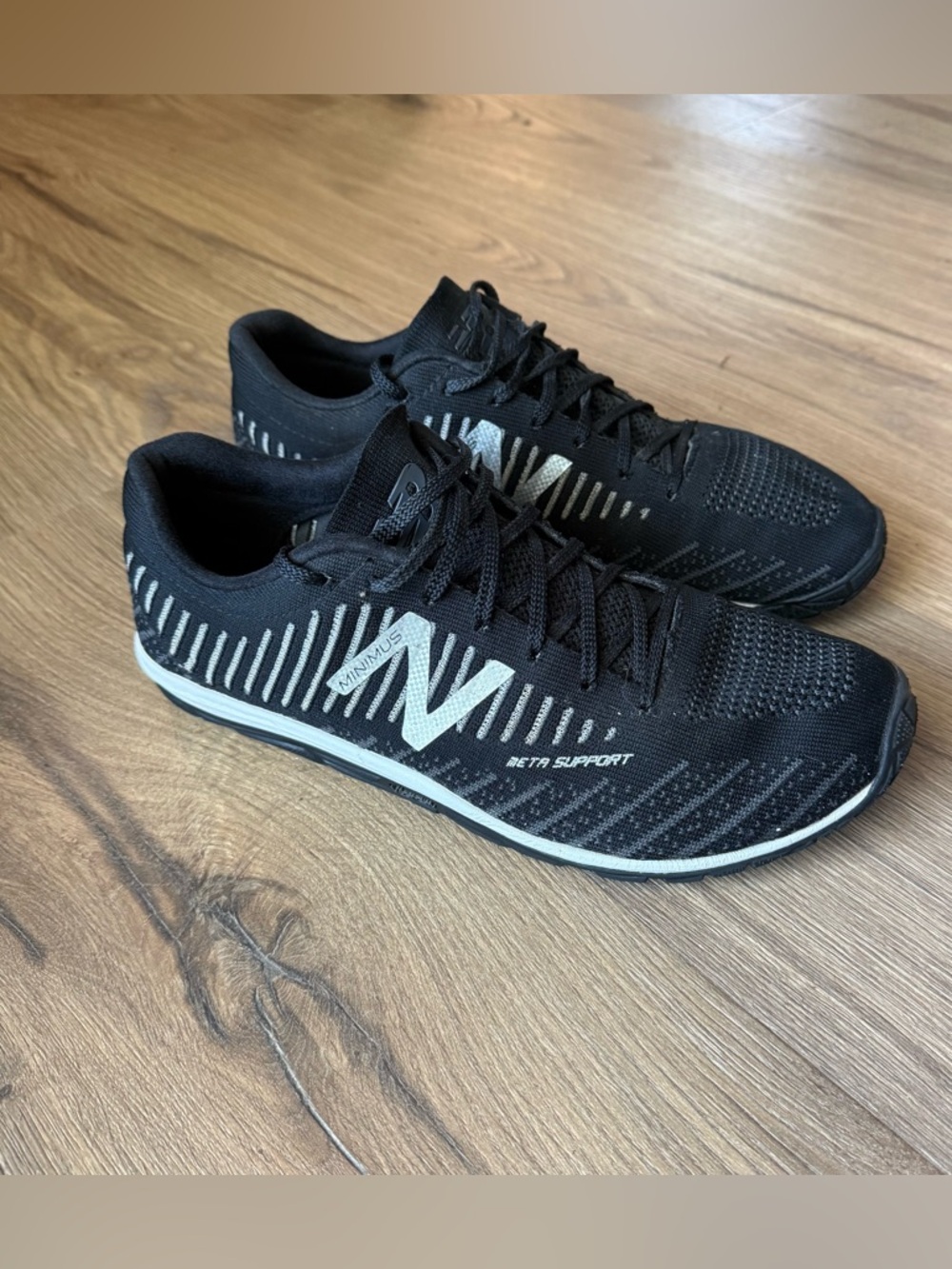 New Balance Minimus Shoes Mens Size 10.5 Vibram Trainer Black Silver